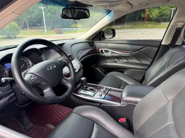 Infiniti Q70 2017