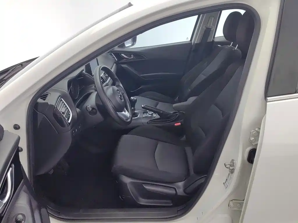 Mazda 3 Axela 2015 — фото 10