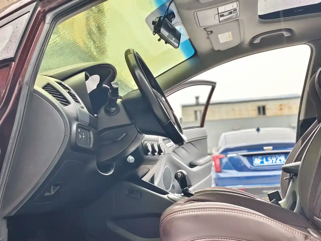 Kia K3 2015 — фото 12
