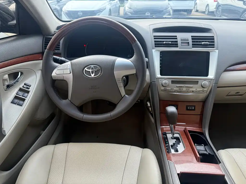 Toyota Camry 2014 — фото 8