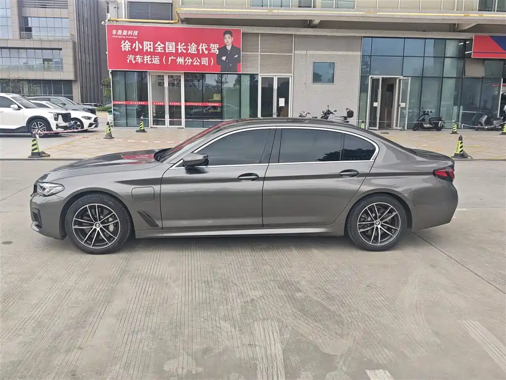 BMW 5 Series New Energy 2020 — фото 3