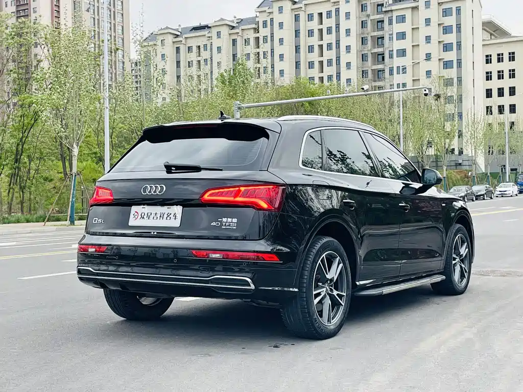 Audi Q5L 2019 — фото 18