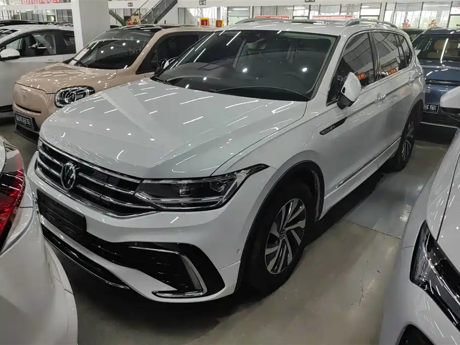 Volkswagen Tiguan L PHEV 2023 — фото 2