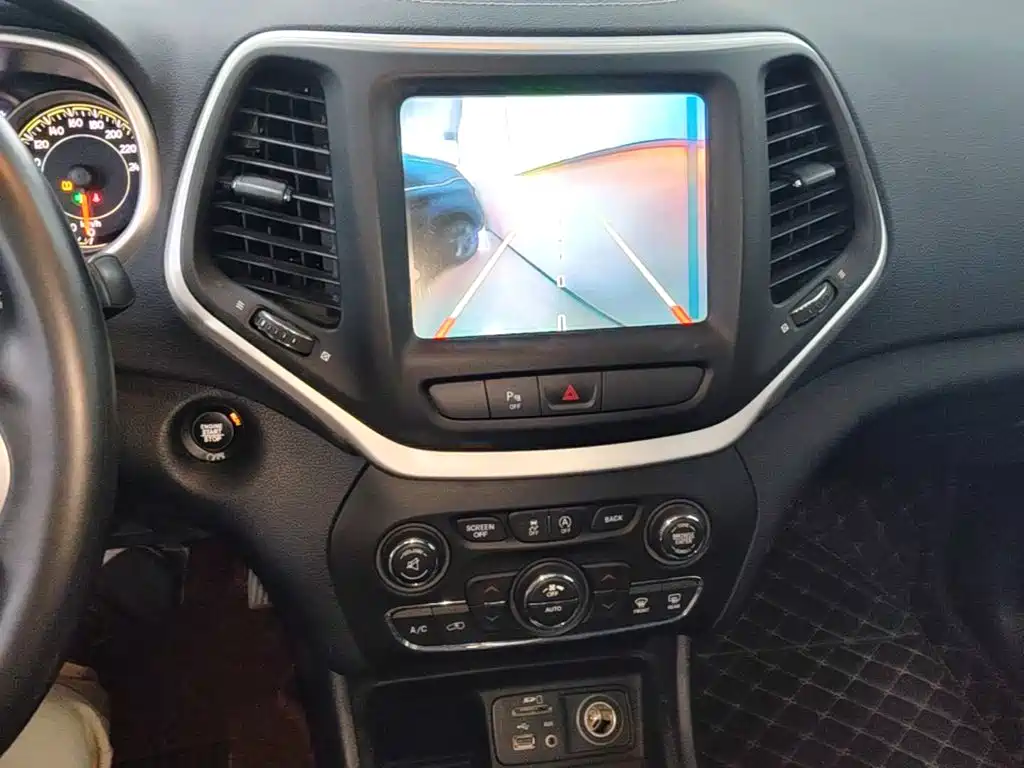 Jeep Cherokee 2017 — фото 13