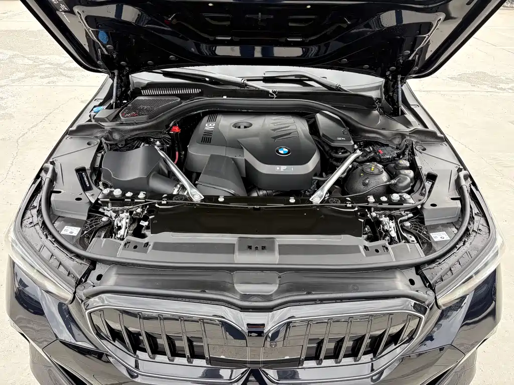 BMW 5 Series 2025 — фото 12