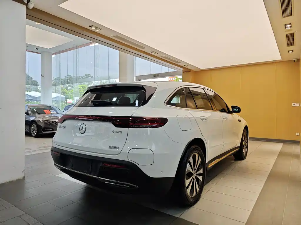 Mercedes-Benz EQC 2022 — фото 31