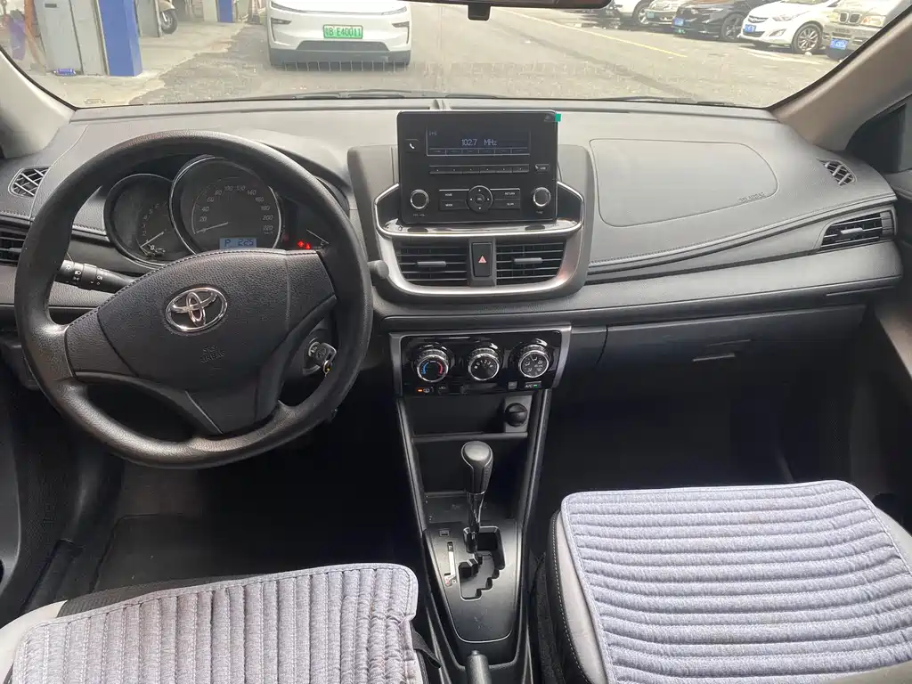 Toyota Yaris L 2021