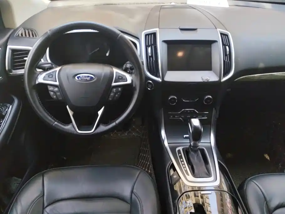 Ford Edge 2017 — фото 12