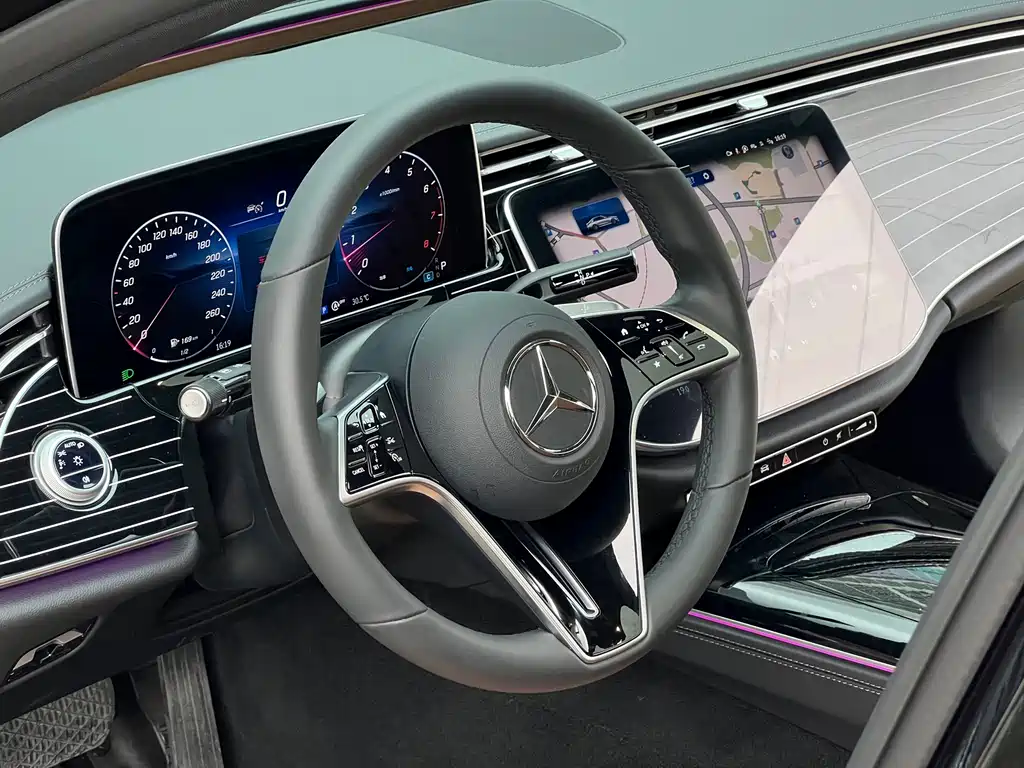 Mercedes-Benz E-Class 2025 — фото 15