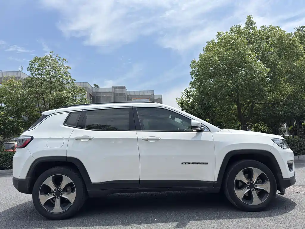 Jeep Compass 2017 — фото 4