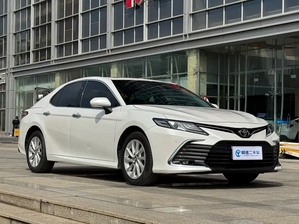 Toyota Camry 2022 — фото 3