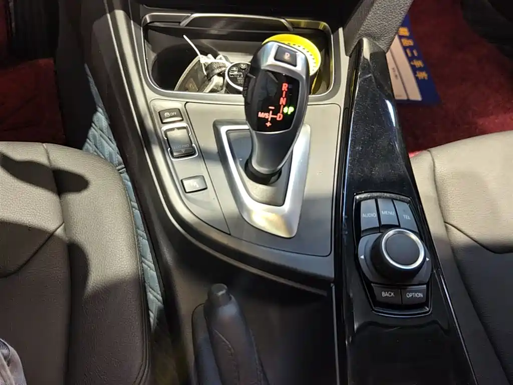 BMW 3 Series 2017 — фото 14