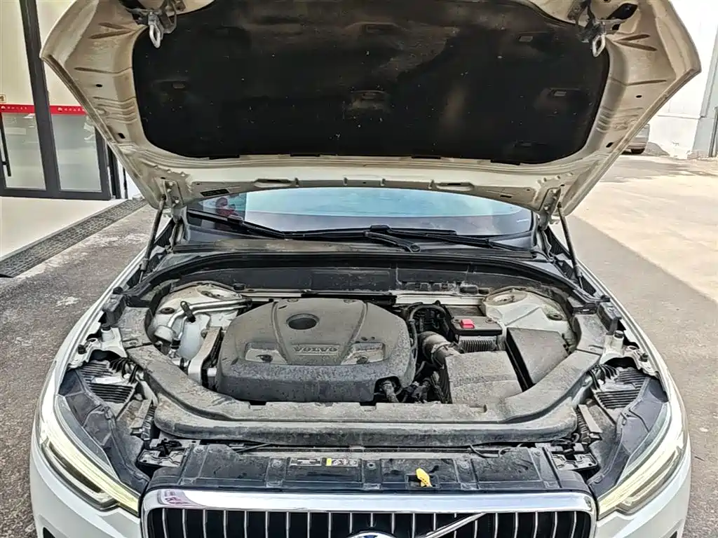 Volvo XC60 2021 — фото 20