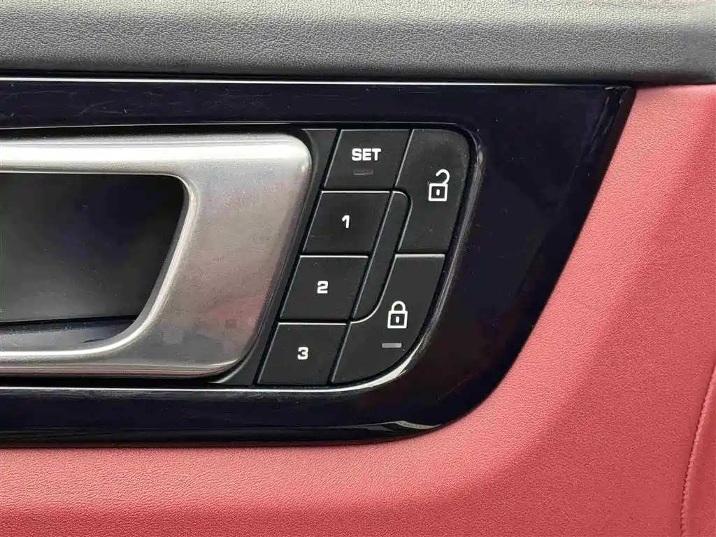 Porsche Cayenne Hybrid 2023 — фото 19