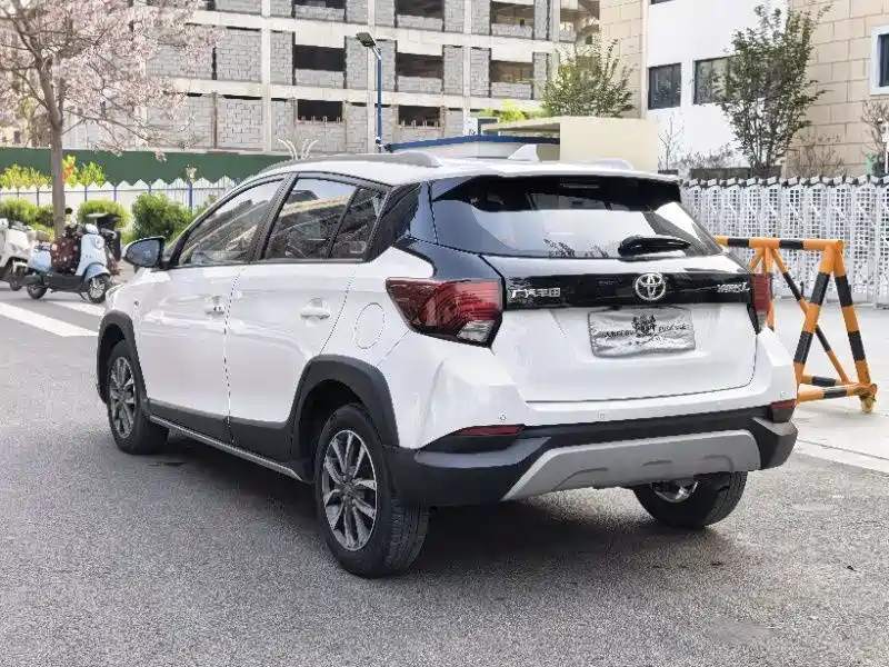 Toyota Yaris L 2022 — фото 5