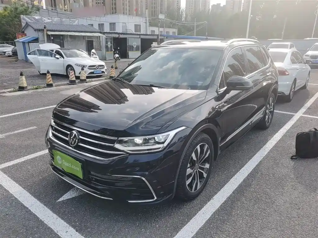 Volkswagen Tiguan L 2022 — фото 1