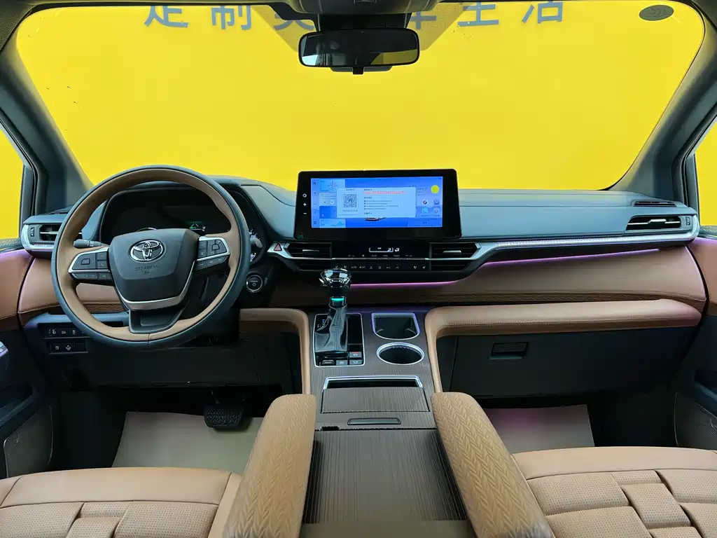 Toyota Granvia — фото 14