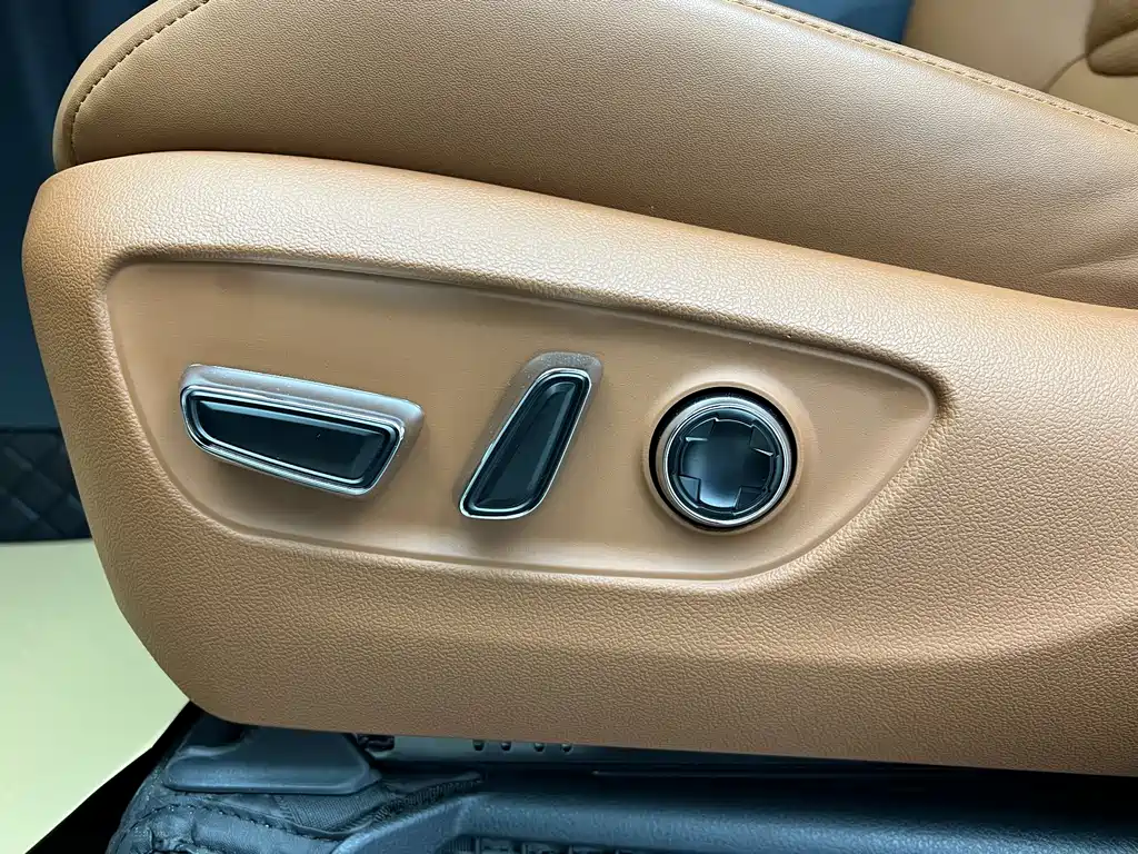 Toyota Granvia — фото 7