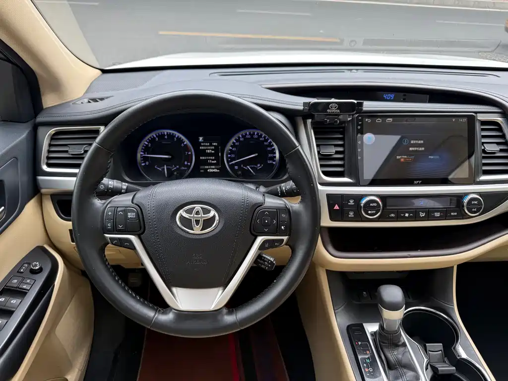 Toyota Highlander 2018 — фото 11