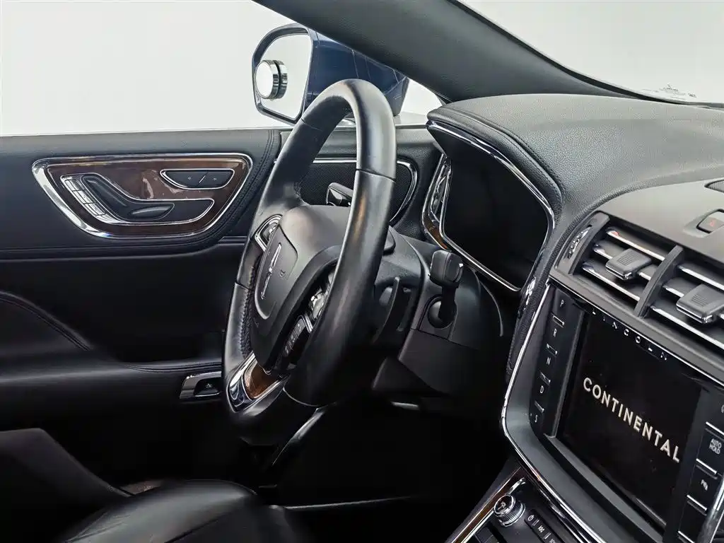 Lincoln Continental 2018 — фото 22