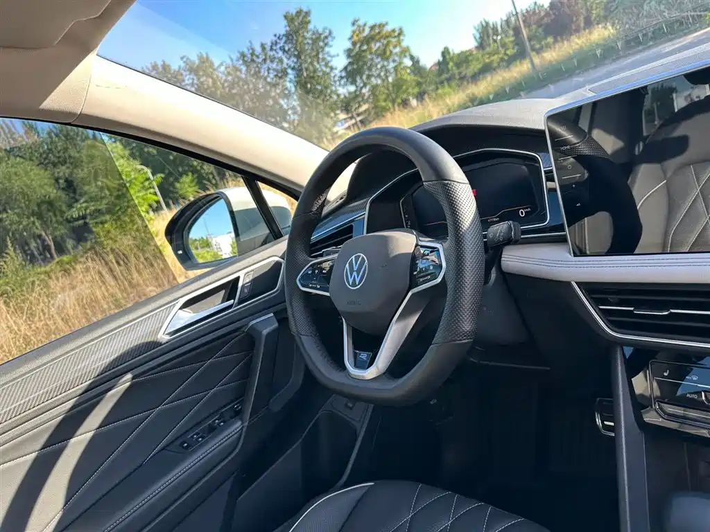 Volkswagen Tiguan L 2022 — фото 20