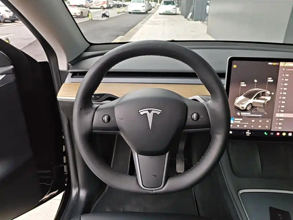 Tesla Model Y 2023 — фото 11