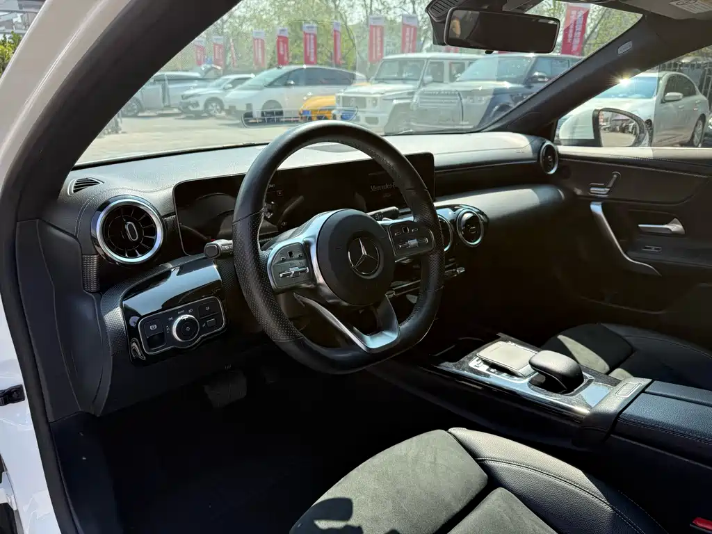 Mercedes-Benz A-Class 2019 — фото 9