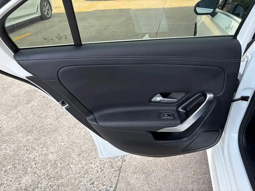 Mercedes-Benz A-Class 2024 — фото 17