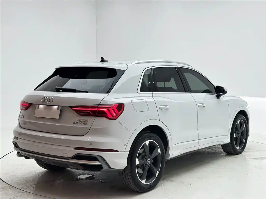 Audi Q3 2021 — фото 6