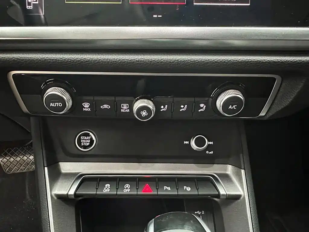 Audi Q3 2021 — фото 15