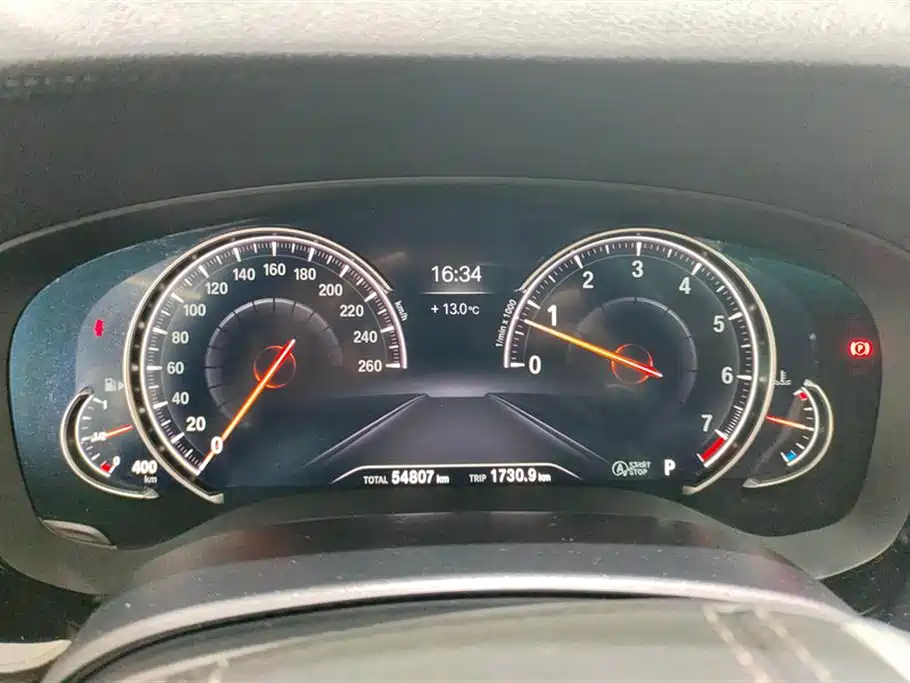BMW 5 Series 2018 — фото 14