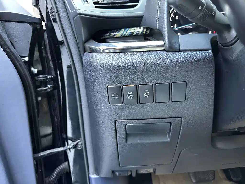 Toyota Alphard 2018 — фото 10