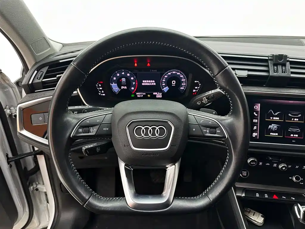 Audi Q3 2021 — фото 11