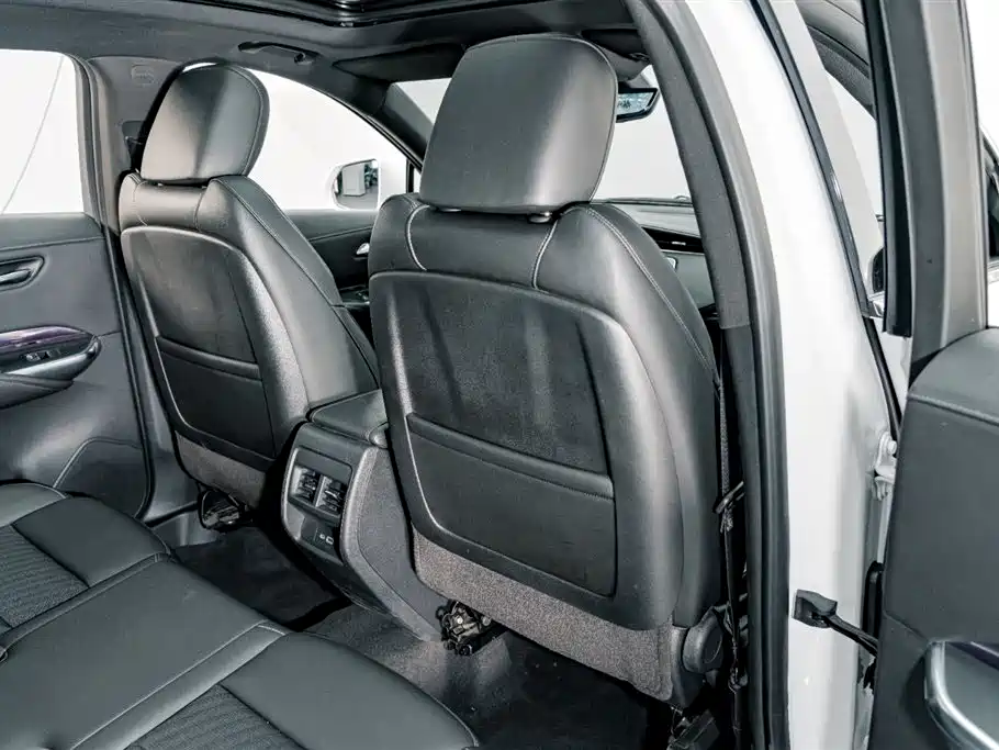 Cadillac XT4 2020 — фото 19