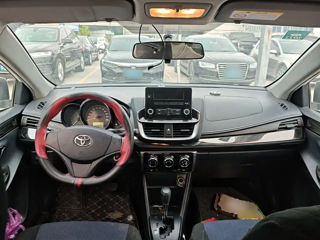 Toyota Yaris L 2020 — фото 10