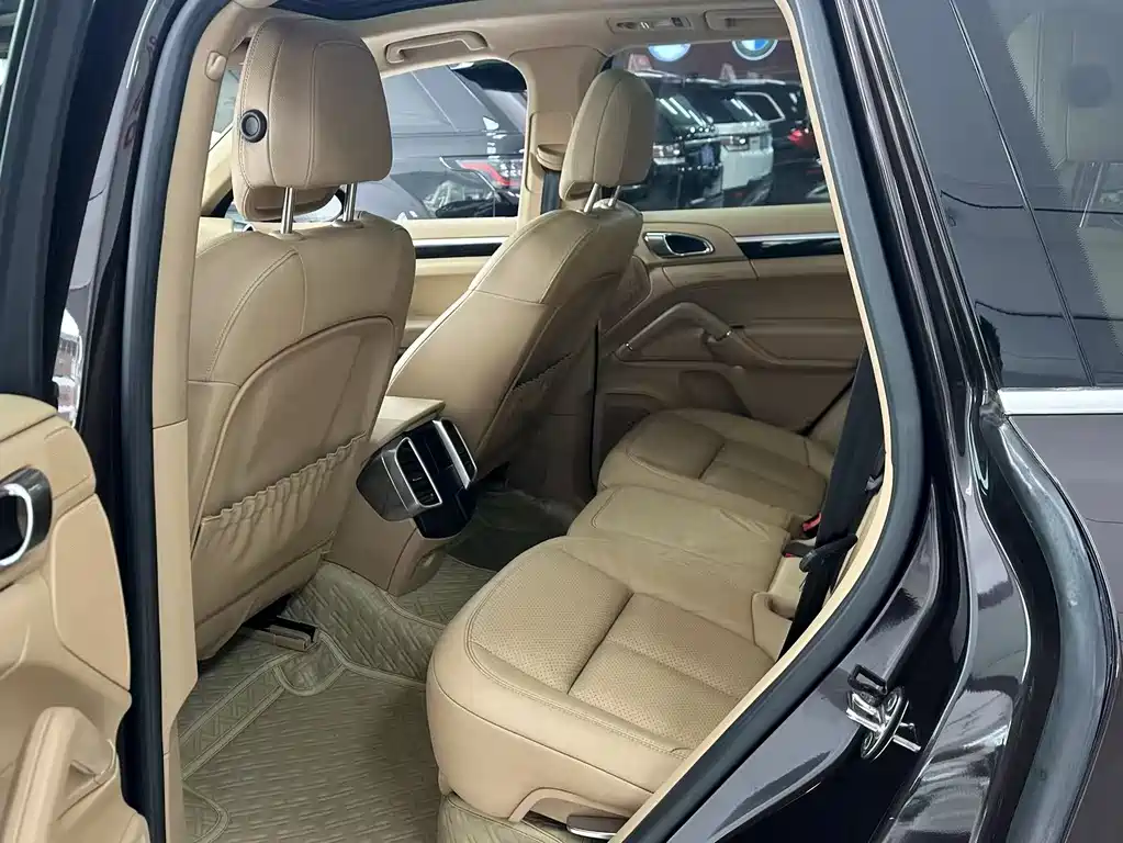 Porsche Cayenne 2015 — фото 12