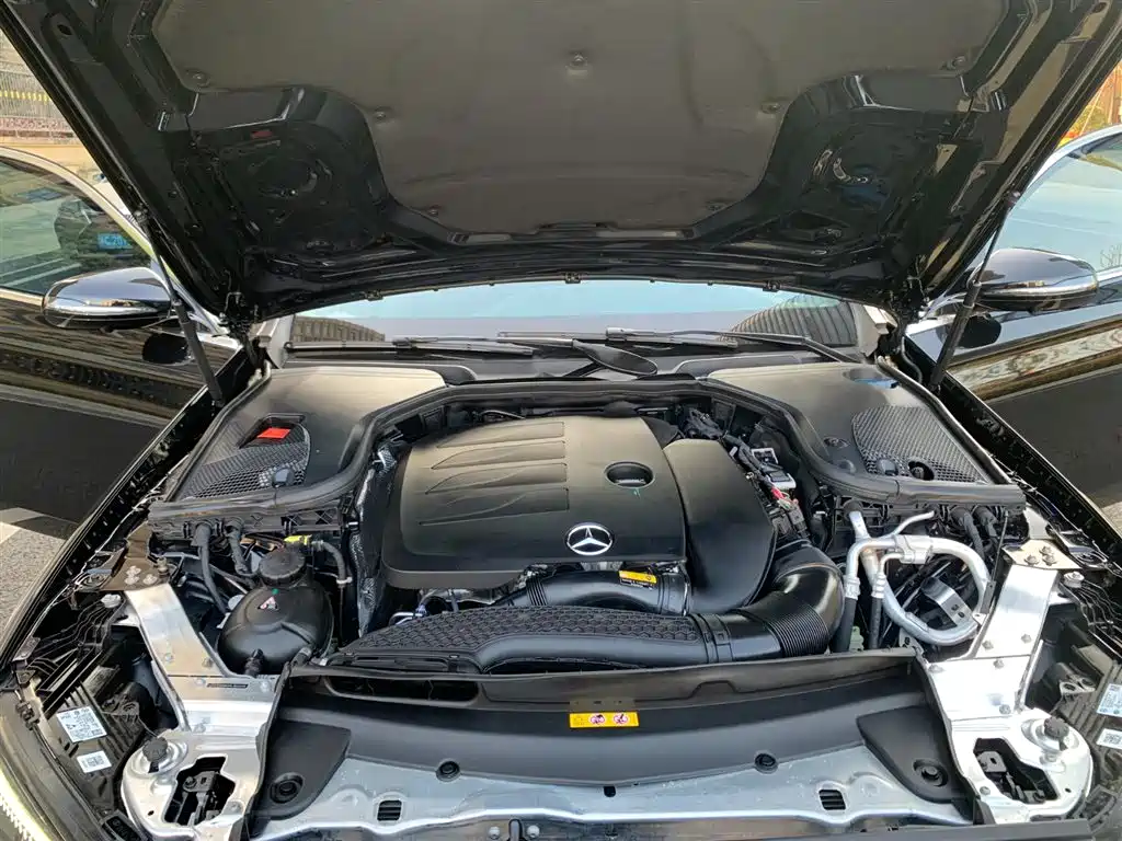 Mercedes-Benz E-Class 2023 — фото 18