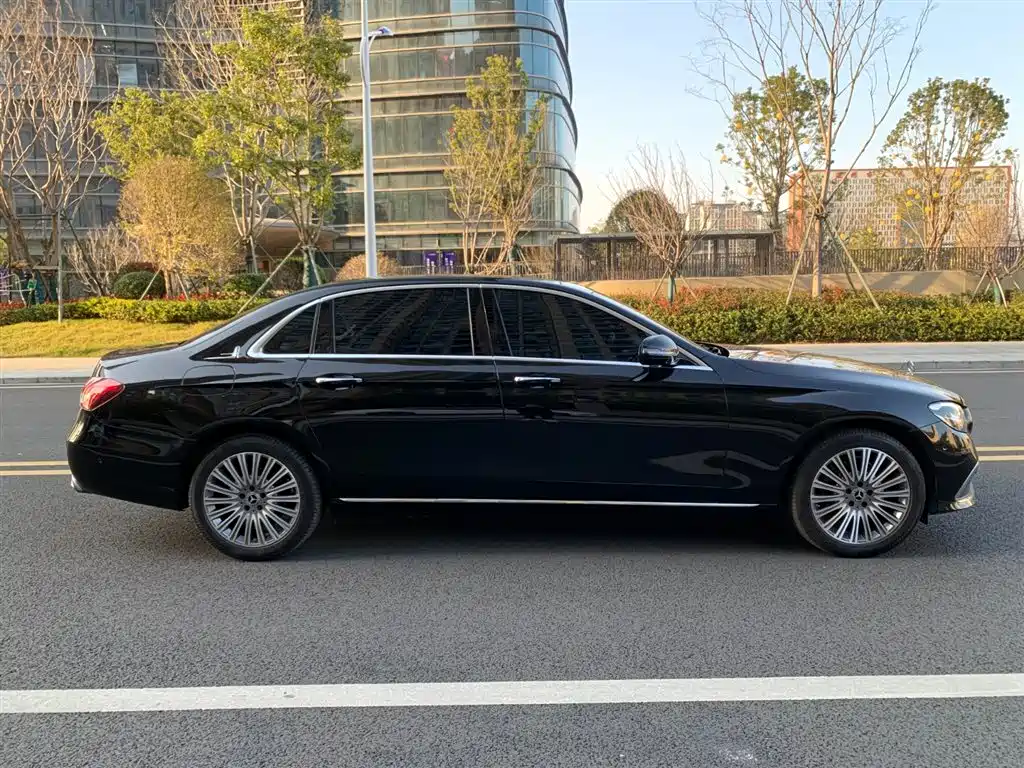 Mercedes-Benz E-Class 2023 — фото 9