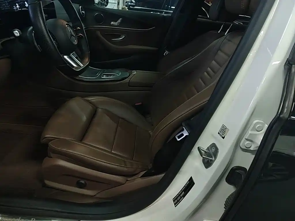 Mercedes-Benz E-Class 2021 — фото 15