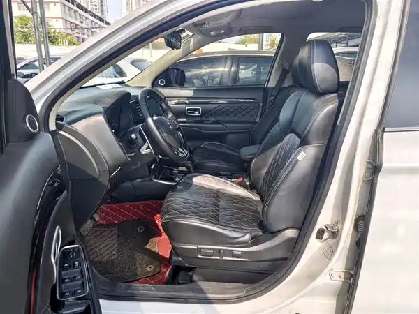 Mitsubishi Outlander 2020