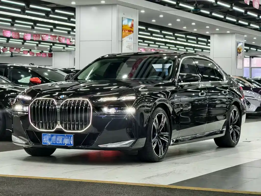 BMW 7 Series 2024 — фото 1