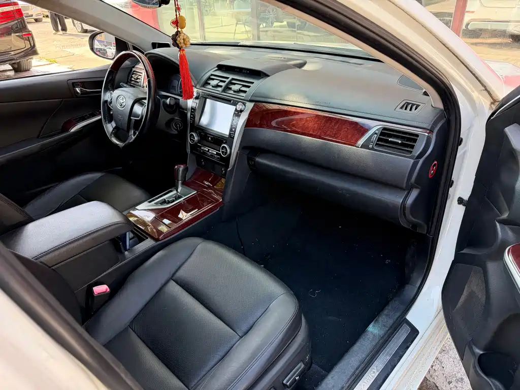 Toyota Camry 2014 — фото 14