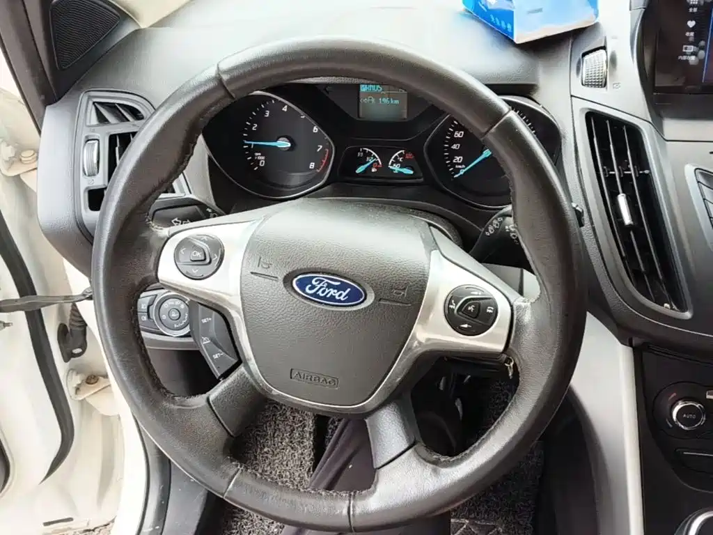 Ford Kuga 2014 — фото 11