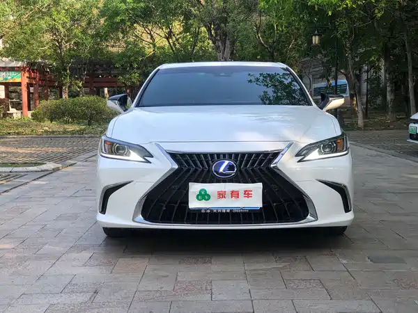Lexus ES 2021