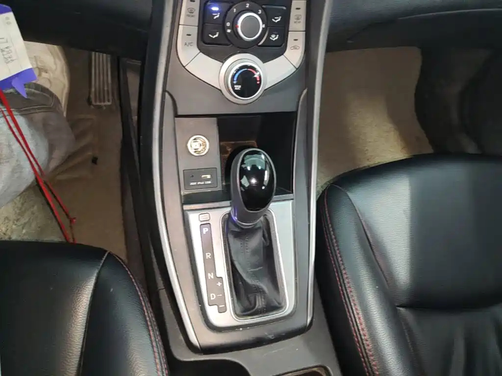 Hyundai Elantra Langdong 2017 — фото 14