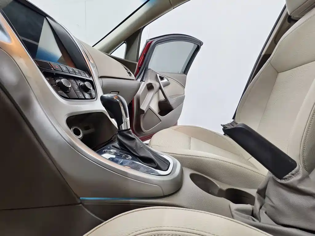 Buick Excelle 2013 — фото 12