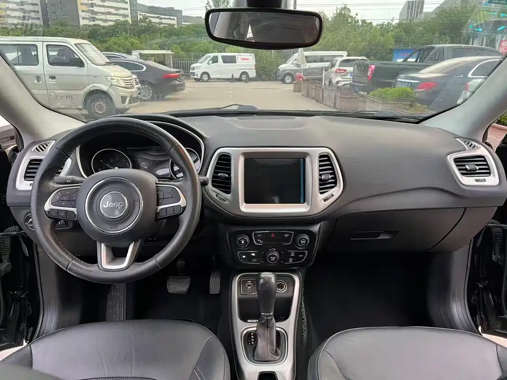 Jeep Compass 2018 — фото 6