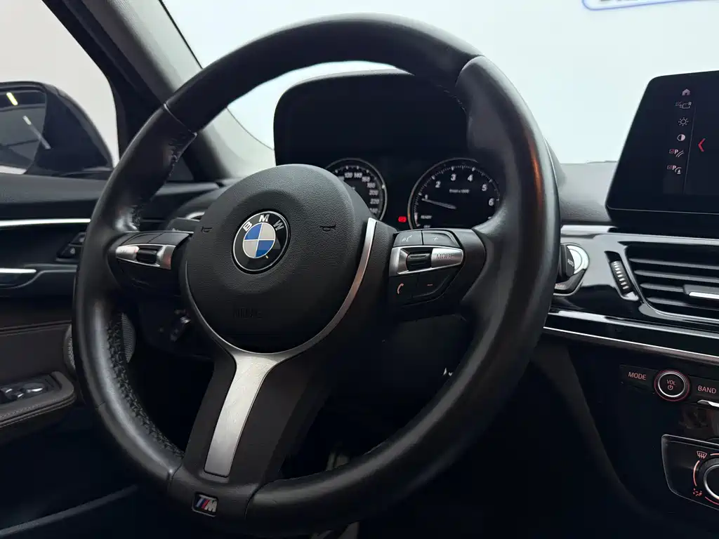BMW 1 Series 2022 — фото 12