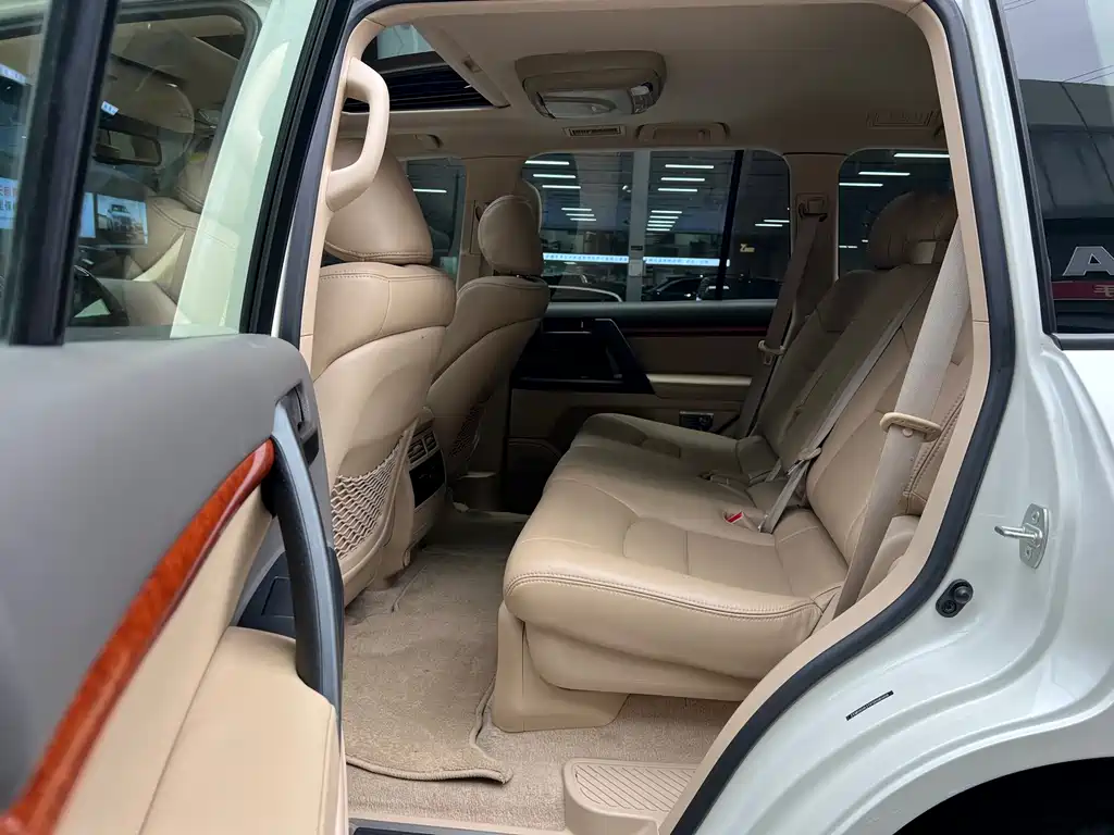 Toyota Land Cruiser 2017 — фото 18