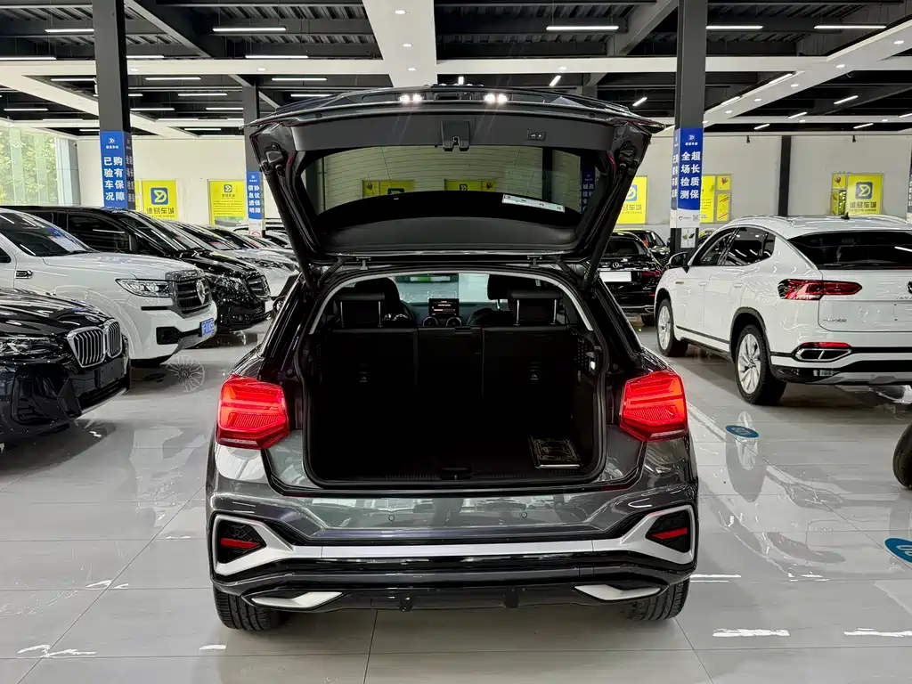 Audi Q2L 2023 — фото 13